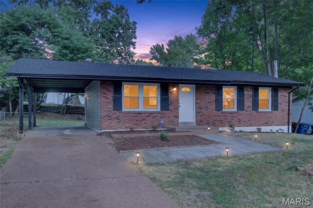 10418 Quaker Dr, Dellwood, MO 63136
