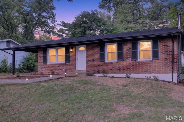 10418 Quaker Dr, Dellwood, MO 63136