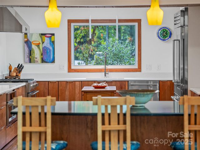 5 Brookside Road, Asheville, NC 28803