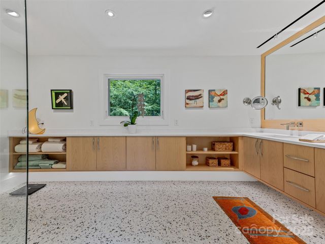 5 Brookside Road, Asheville, NC 28803