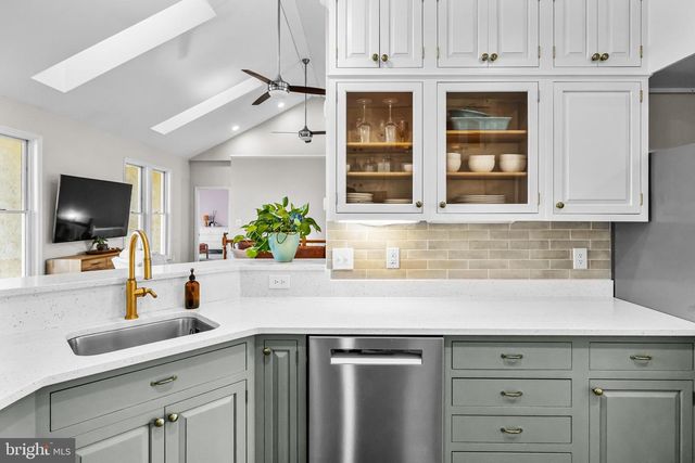 15657 PURCELLVILLE RD, Hillsboro, VA 20132