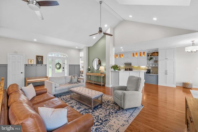 15657 PURCELLVILLE RD, Hillsboro, VA 20132