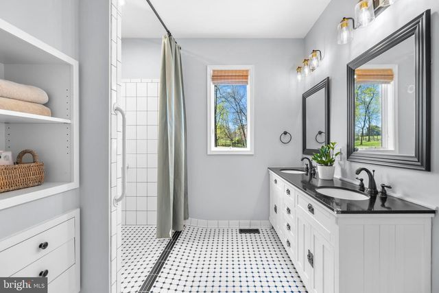 15657 PURCELLVILLE RD, Hillsboro, VA 20132