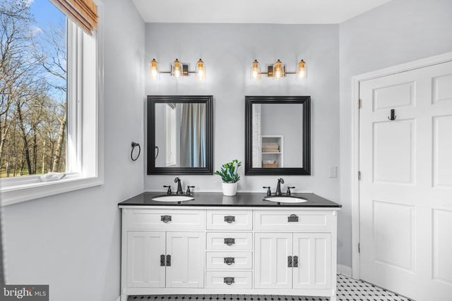 15657 PURCELLVILLE RD, Hillsboro, VA 20132