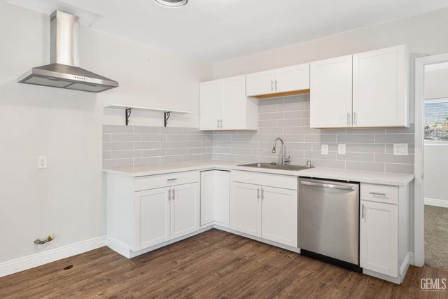 404 Wilson Avenue, Bakersfield, CA 93308