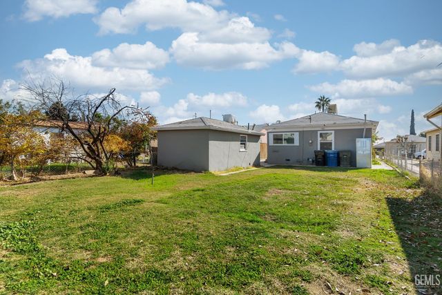 404 Wilson Avenue, Bakersfield, CA 93308