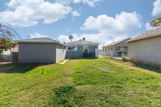 404 Wilson Avenue, Bakersfield, CA 93308