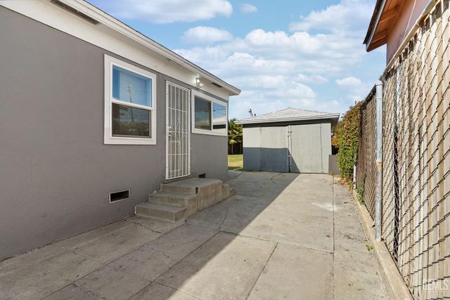 404 Wilson Avenue, Bakersfield, CA 93308
