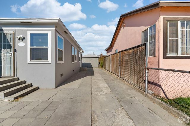 404 Wilson Avenue, Bakersfield, CA 93308