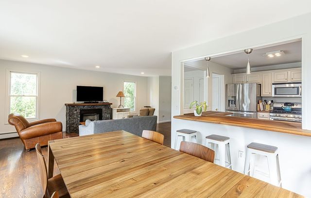 66 Center Avenue, Middletown, RI 02842