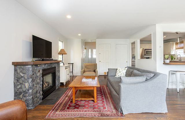 66 Center Avenue, Middletown, RI 02842