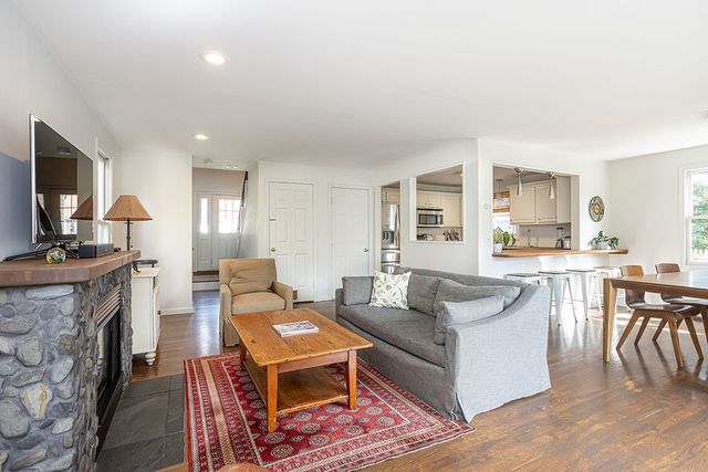 66 Center Avenue, Middletown, RI 02842