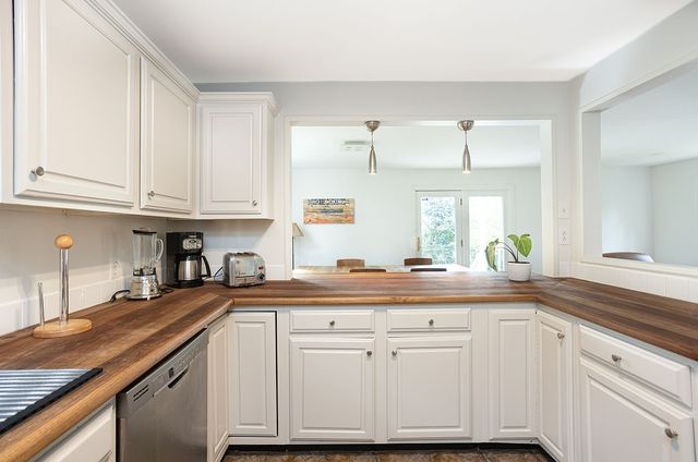 66 Center Avenue, Middletown, RI 02842