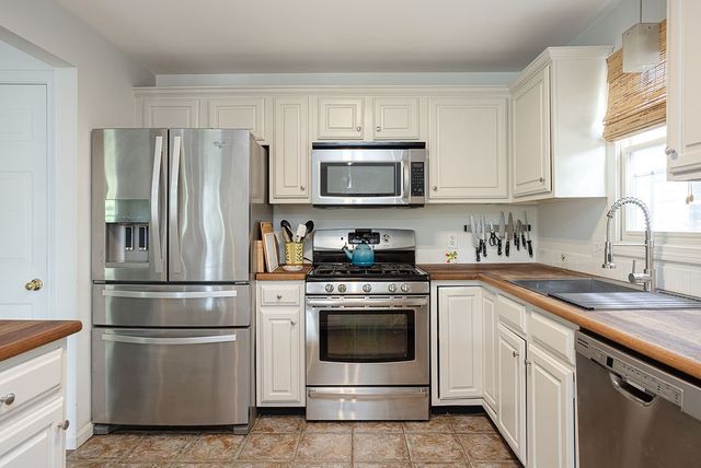 66 Center Avenue, Middletown, RI 02842