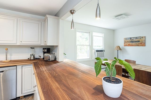 66 Center Avenue, Middletown, RI 02842