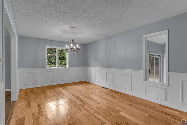 3939 SW Nottingham RD, Topeka, KS 66610