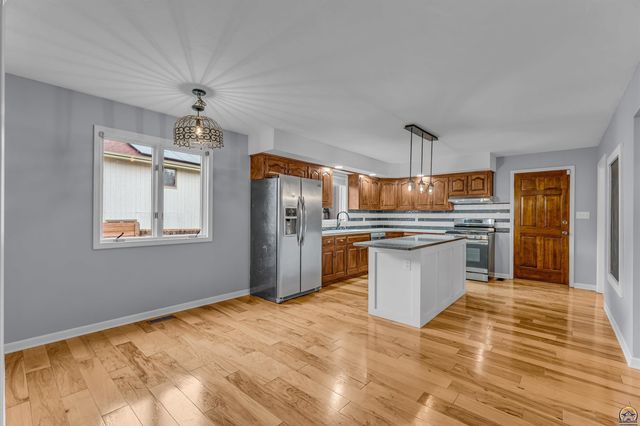 3939 SW Nottingham RD, Topeka, KS 66610