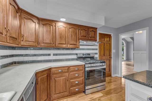 3939 SW Nottingham RD, Topeka, KS 66610