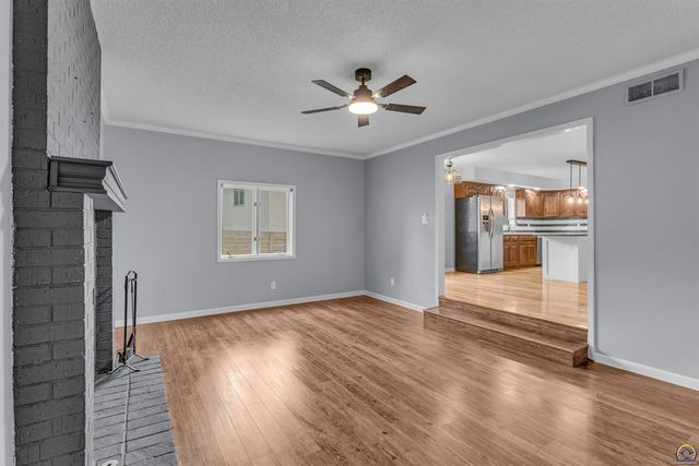 3939 SW Nottingham RD, Topeka, KS 66610