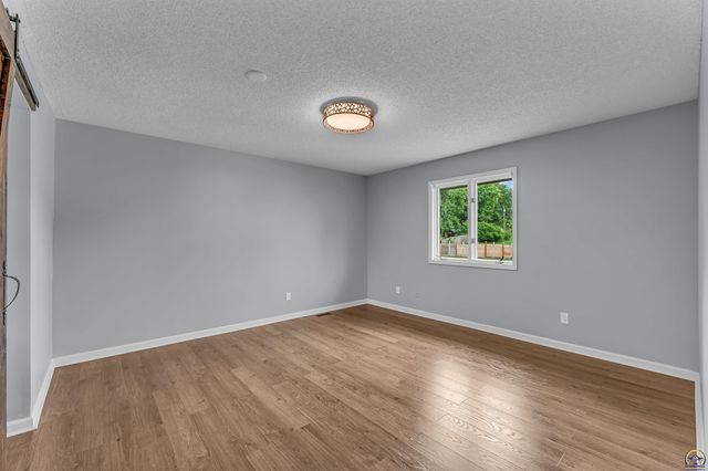 3939 SW Nottingham RD, Topeka, KS 66610