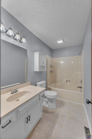3939 SW Nottingham RD, Topeka, KS 66610