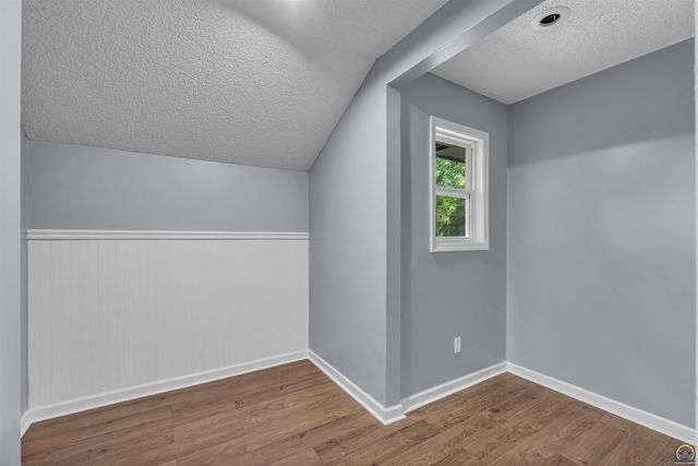 3939 SW Nottingham RD, Topeka, KS 66610