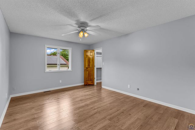 3939 SW Nottingham RD, Topeka, KS 66610