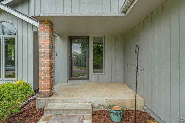 3939 SW Nottingham RD, Topeka, KS 66610