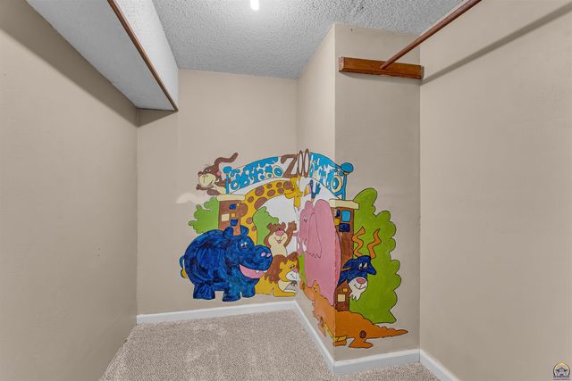 3939 SW Nottingham RD, Topeka, KS 66610