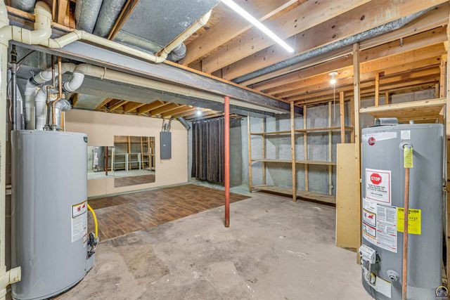 3939 SW Nottingham RD, Topeka, KS 66610