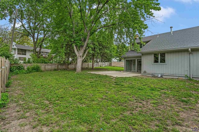 3939 SW Nottingham RD, Topeka, KS 66610