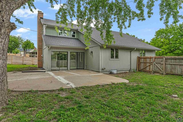 3939 SW Nottingham RD, Topeka, KS 66610
