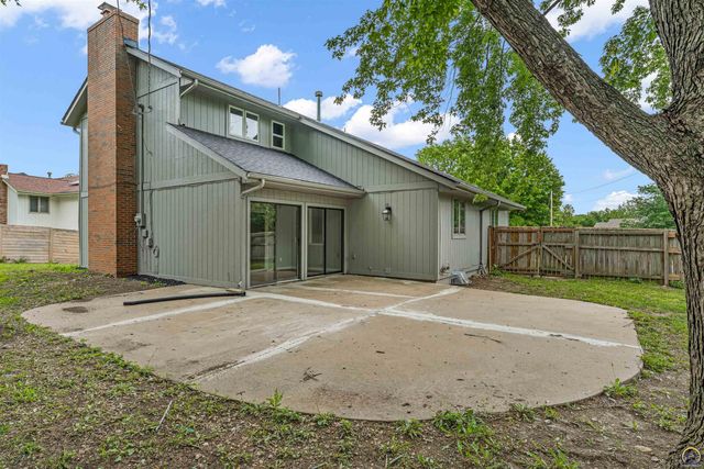 3939 SW Nottingham RD, Topeka, KS 66610