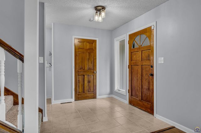 3939 SW Nottingham RD, Topeka, KS 66610