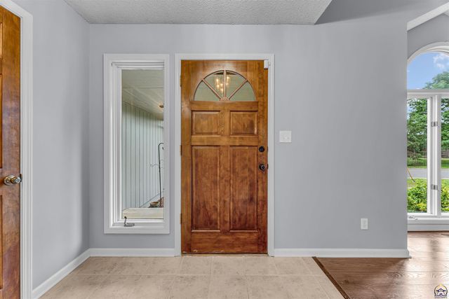 3939 SW Nottingham RD, Topeka, KS 66610