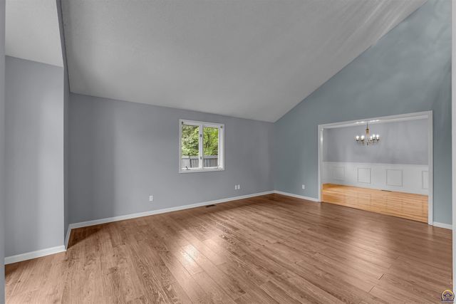 3939 SW Nottingham RD, Topeka, KS 66610