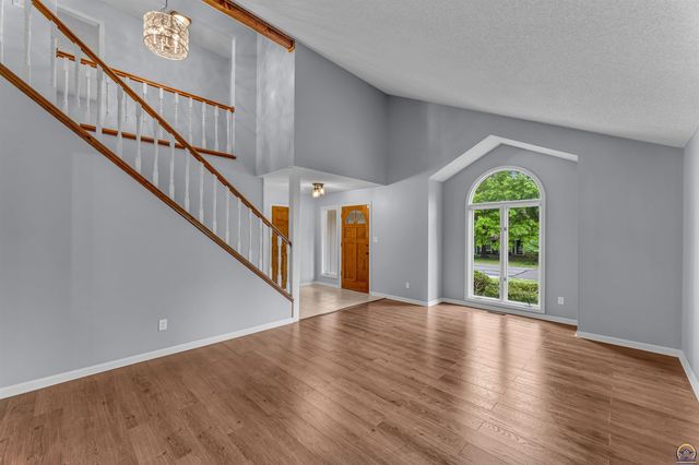 3939 SW Nottingham RD, Topeka, KS 66610