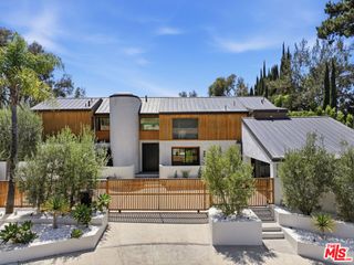 3319 Dona Lola Place, Los Angeles, CA 91604