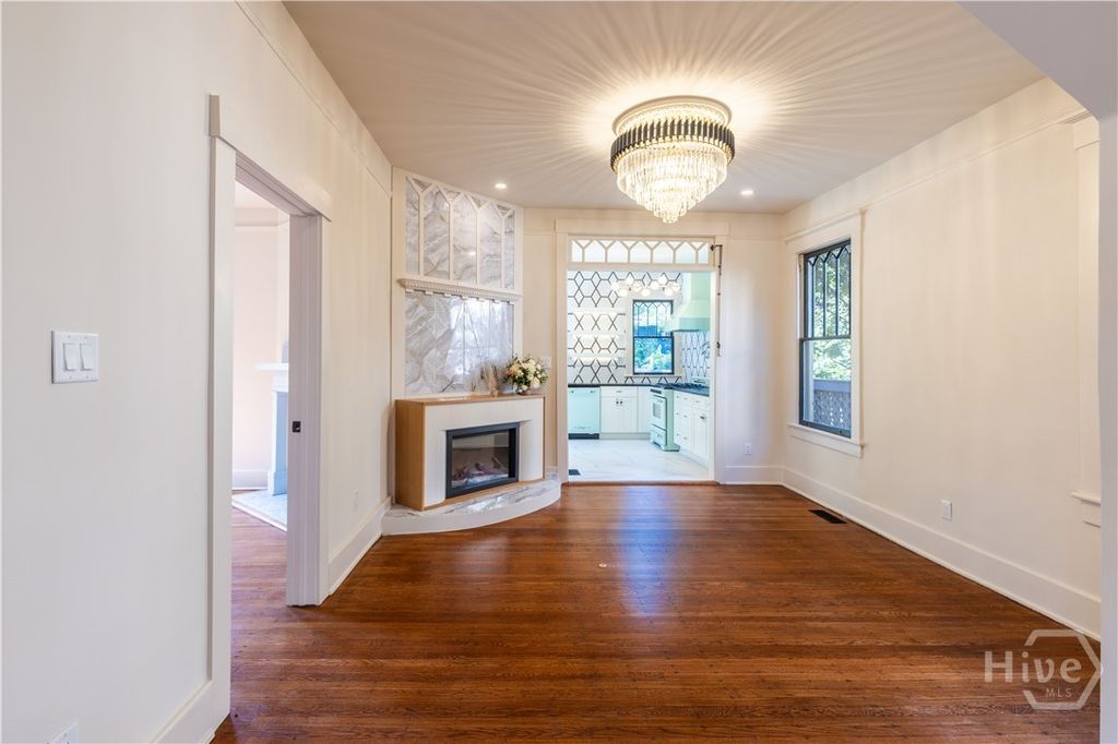 Image 17 of property listing at 635 Maupas Avenue, Savannah, GA 31401