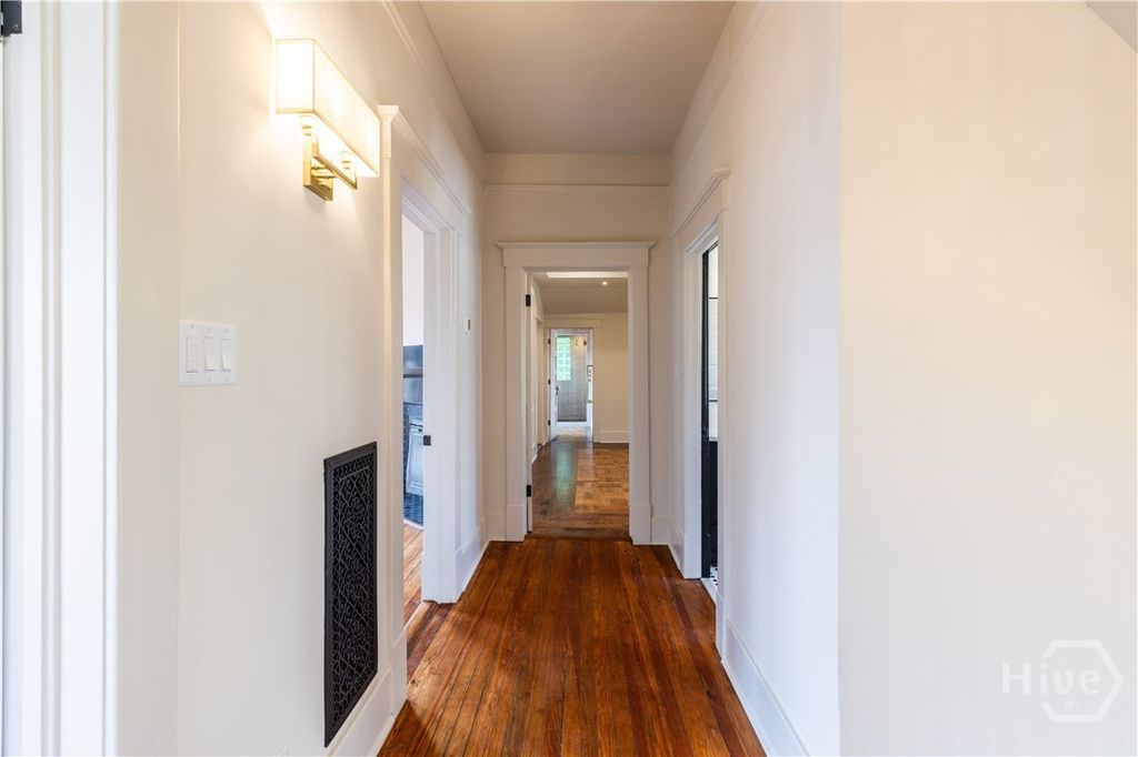 Image 22 of property listing at 635 Maupas Avenue, Savannah, GA 31401