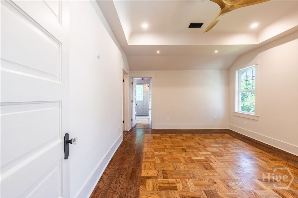 Image 23 of property listing at 635 Maupas Avenue, Savannah, GA 31401