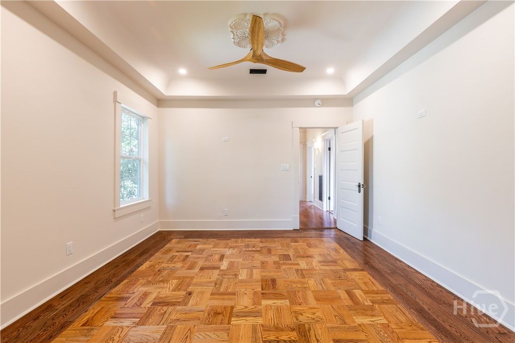 Image 24 of property listing at 635 Maupas Avenue, Savannah, GA 31401