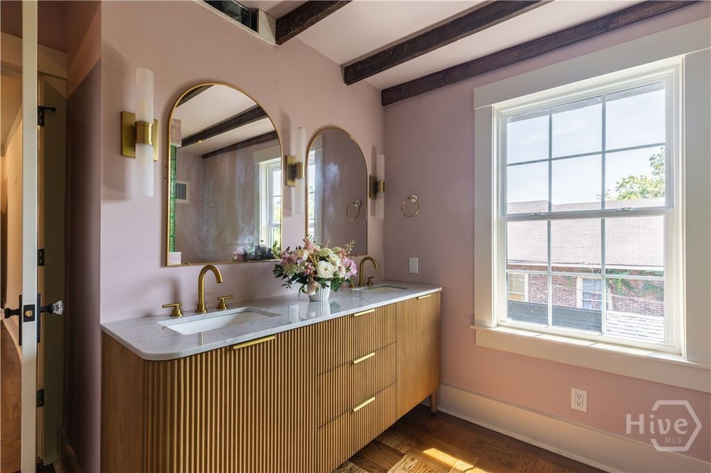 Image 25 of property listing at 635 Maupas Avenue, Savannah, GA 31401