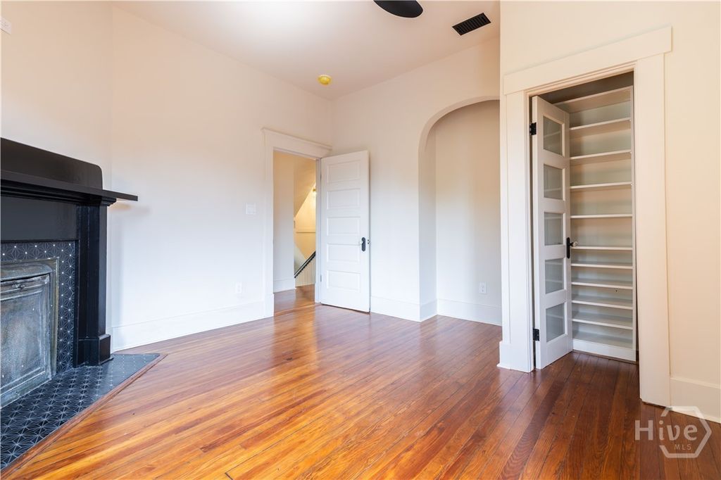Image 33 of property listing at 635 Maupas Avenue, Savannah, GA 31401