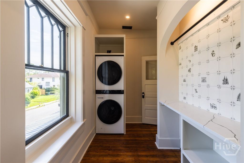 Image 36 of property listing at 635 Maupas Avenue, Savannah, GA 31401