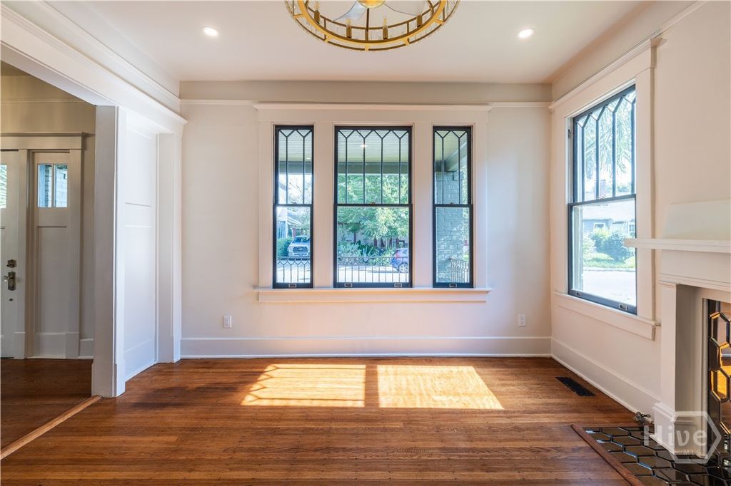 Image 4 of property listing at 635 Maupas Avenue, Savannah, GA 31401