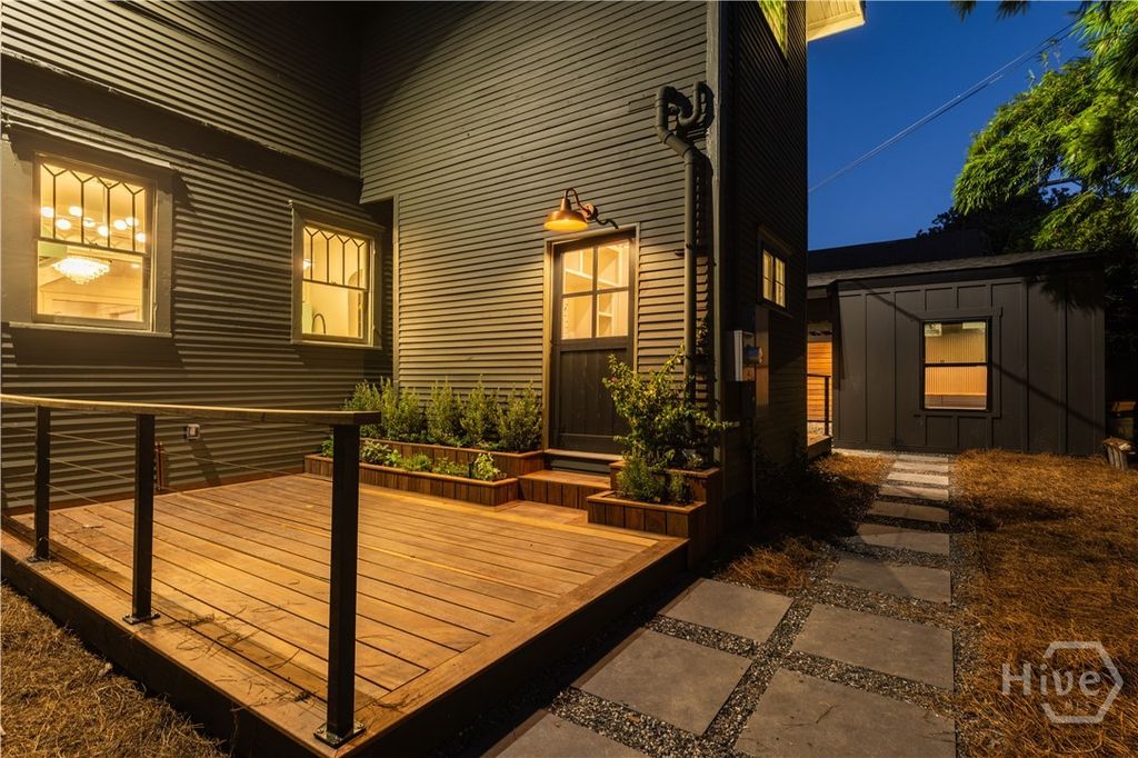 Image 40 of property listing at 635 Maupas Avenue, Savannah, GA 31401