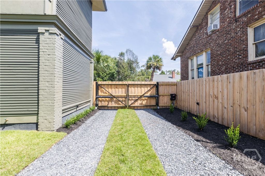Image 42 of property listing at 635 Maupas Avenue, Savannah, GA 31401