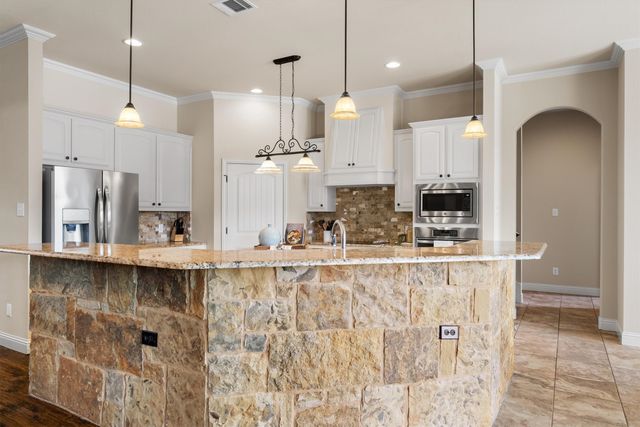 1325 Bluff Springs Drive, Fort Worth, TX 76052