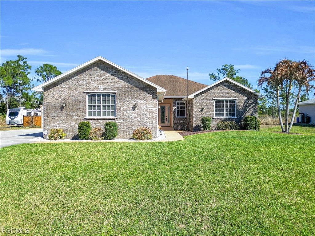 908 Pine AVE, Lehigh Acres, FL 33972